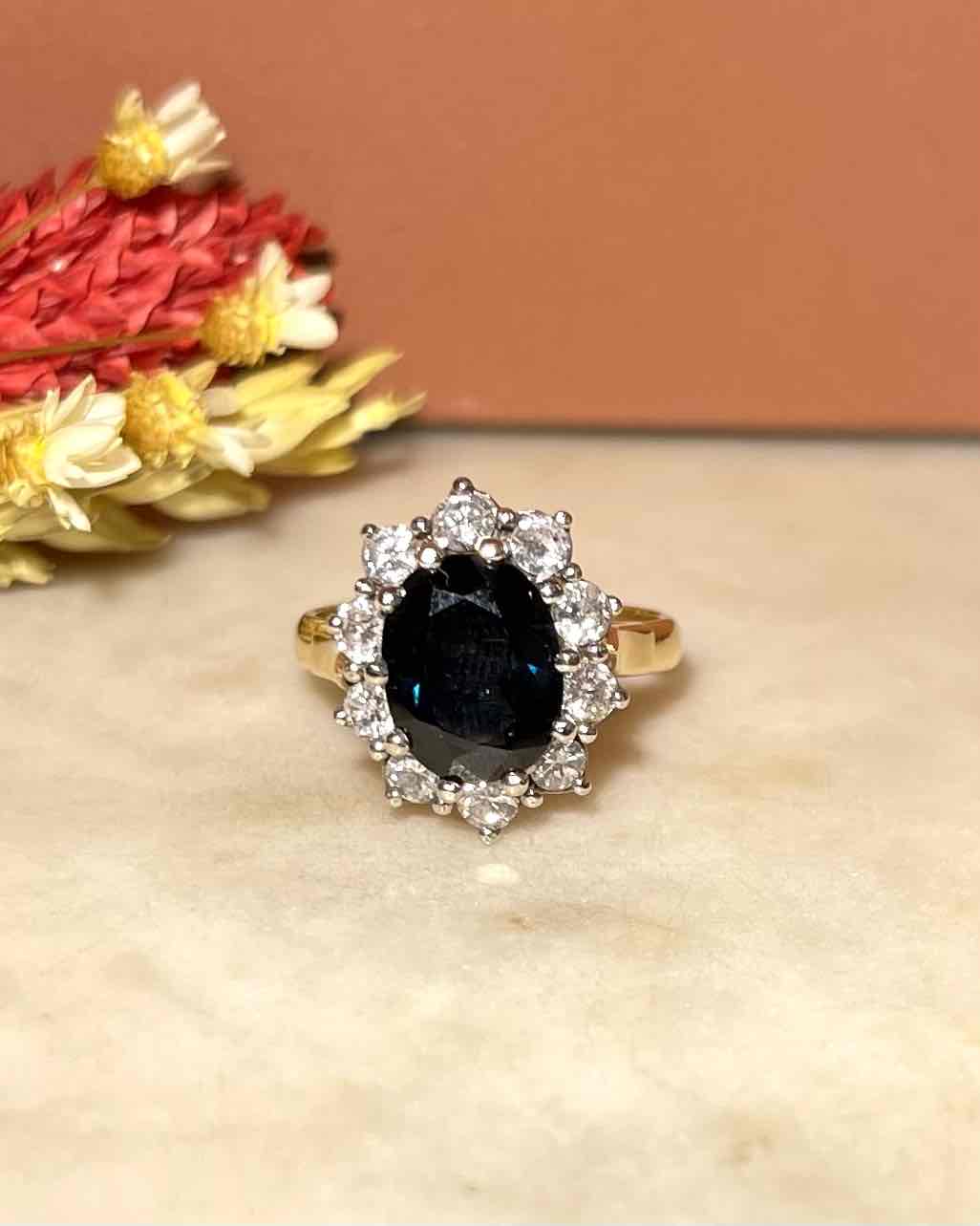 Bague Marguerite Saphir 4.50 carats &amp; Diamants "Georgia" - Elliade Paris
