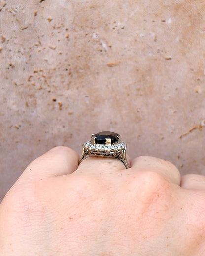 Bague Marguerite Saphir 4.60 carats, Diamants 0.72 carat &amp; Platine 6.64g "Lynda" - Elliade Paris