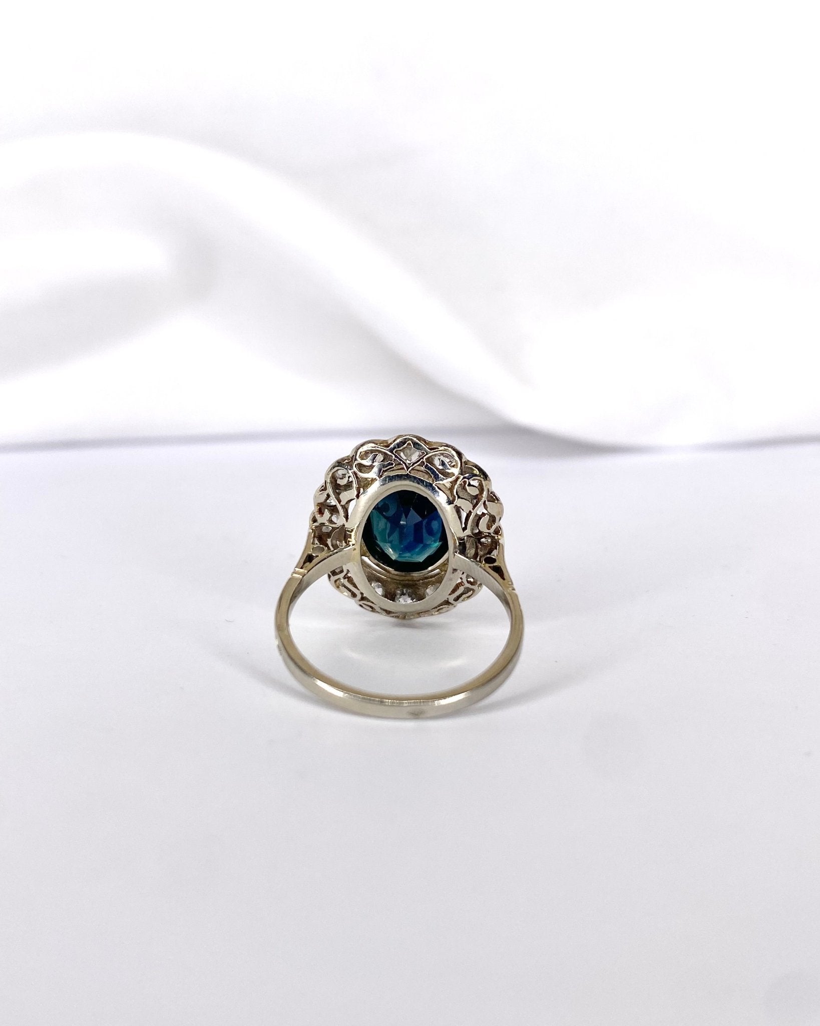 Bague Marguerite Saphir 4.65 carats &amp; Diamants 1.28 carat "Elina" - Elliade Paris