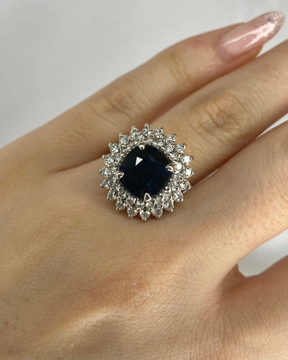 Bague Marguerite Saphir 5.30 carats &amp; 40 Diamants "Cora" - Elliade Paris