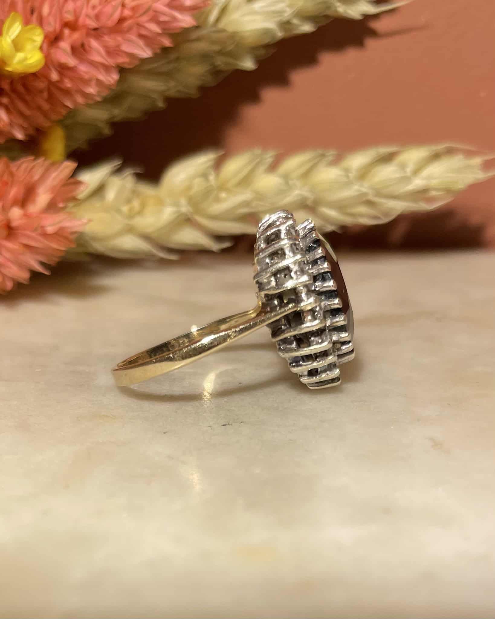 Bague Marguerite Saphir 5.80 carats &amp; Diamants "Hayley" - Elliade Paris