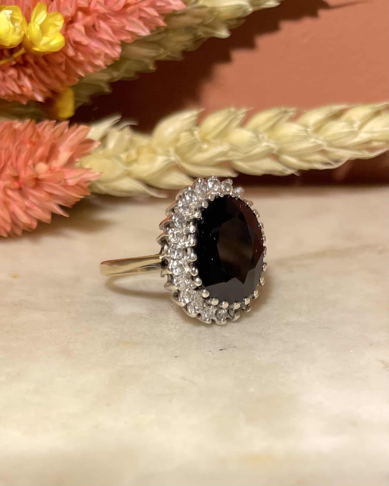 Bague Marguerite Saphir 5.80 carats &amp; Diamants "Hayley" - Elliade Paris