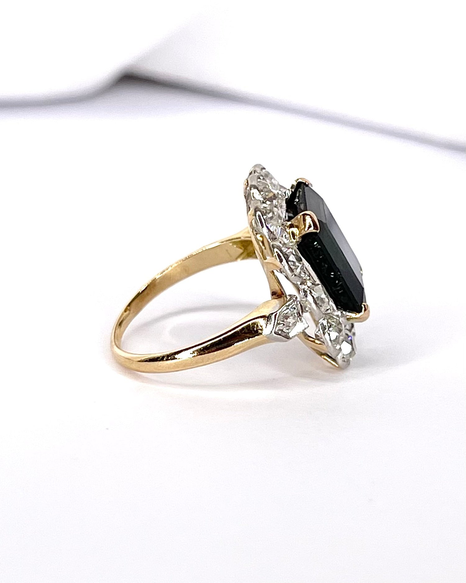 Bague Marguerite Saphir 6.90 carats &amp; Diamants 1.26 carat "Clémence" - Elliade Paris