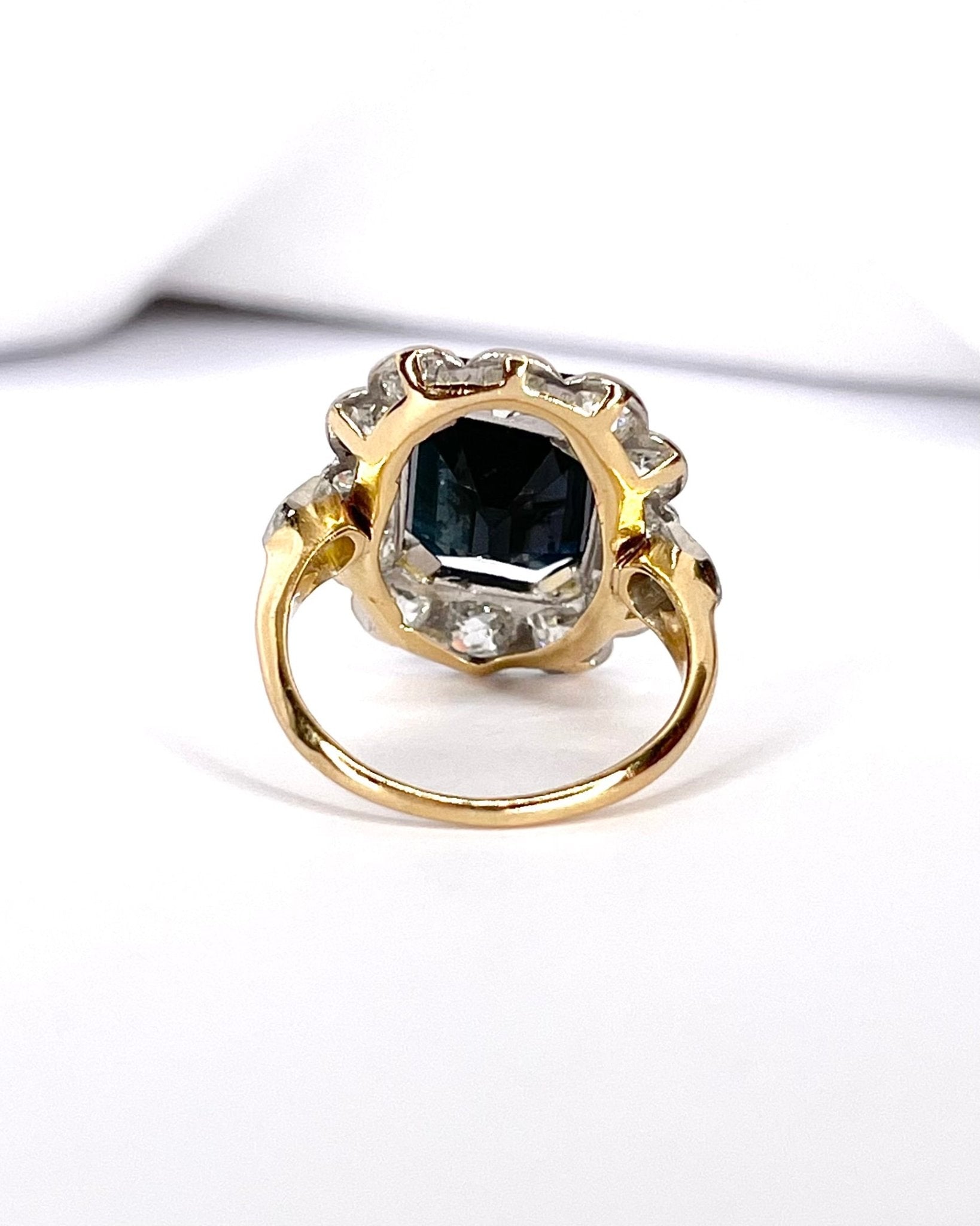 Bague Marguerite Saphir 6.90 carats &amp; Diamants 1.26 carat "Clémence" - Elliade Paris