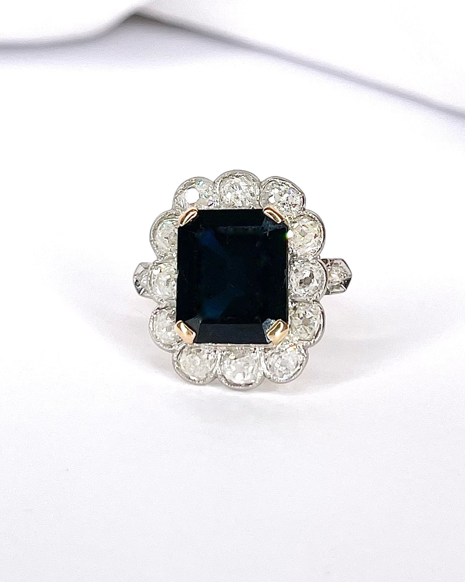 Bague Marguerite Saphir 6.90 carats &amp; Diamants 1.26 carat "Clémence" - Elliade Paris