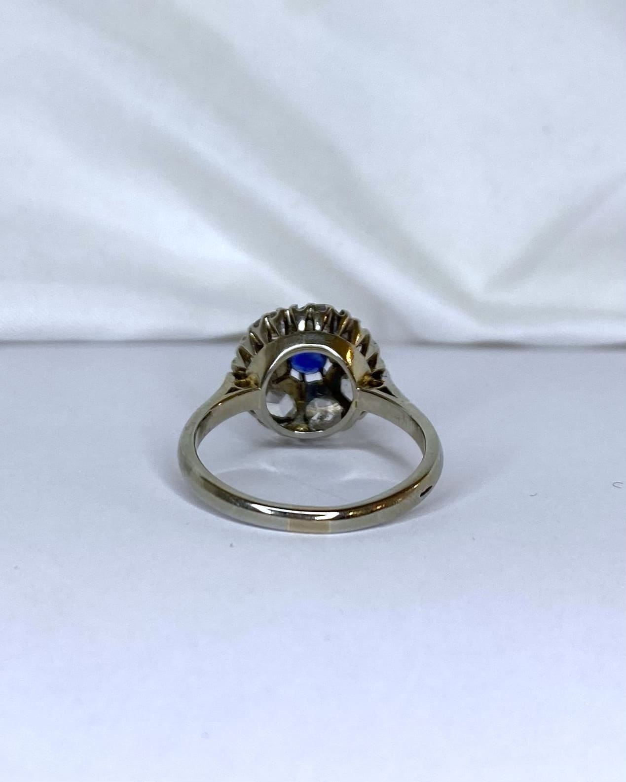 Bague Marguerite Saphir &amp; 7 Diamants 0.90 carat "Micha" - Elliade Paris