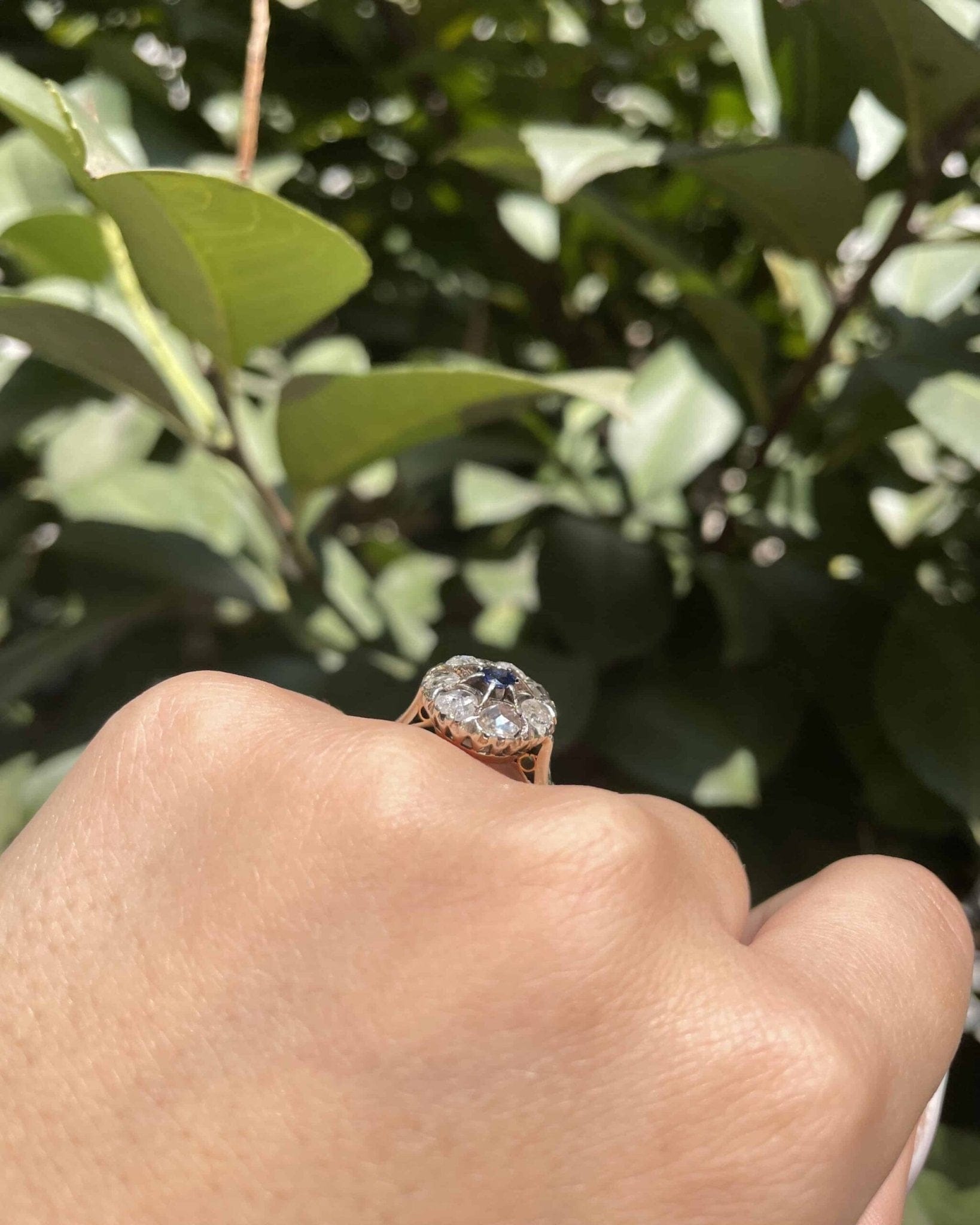 Bague Marguerite Saphir &amp; 7 Diamants 0.90 carat "Micha" - Elliade Paris