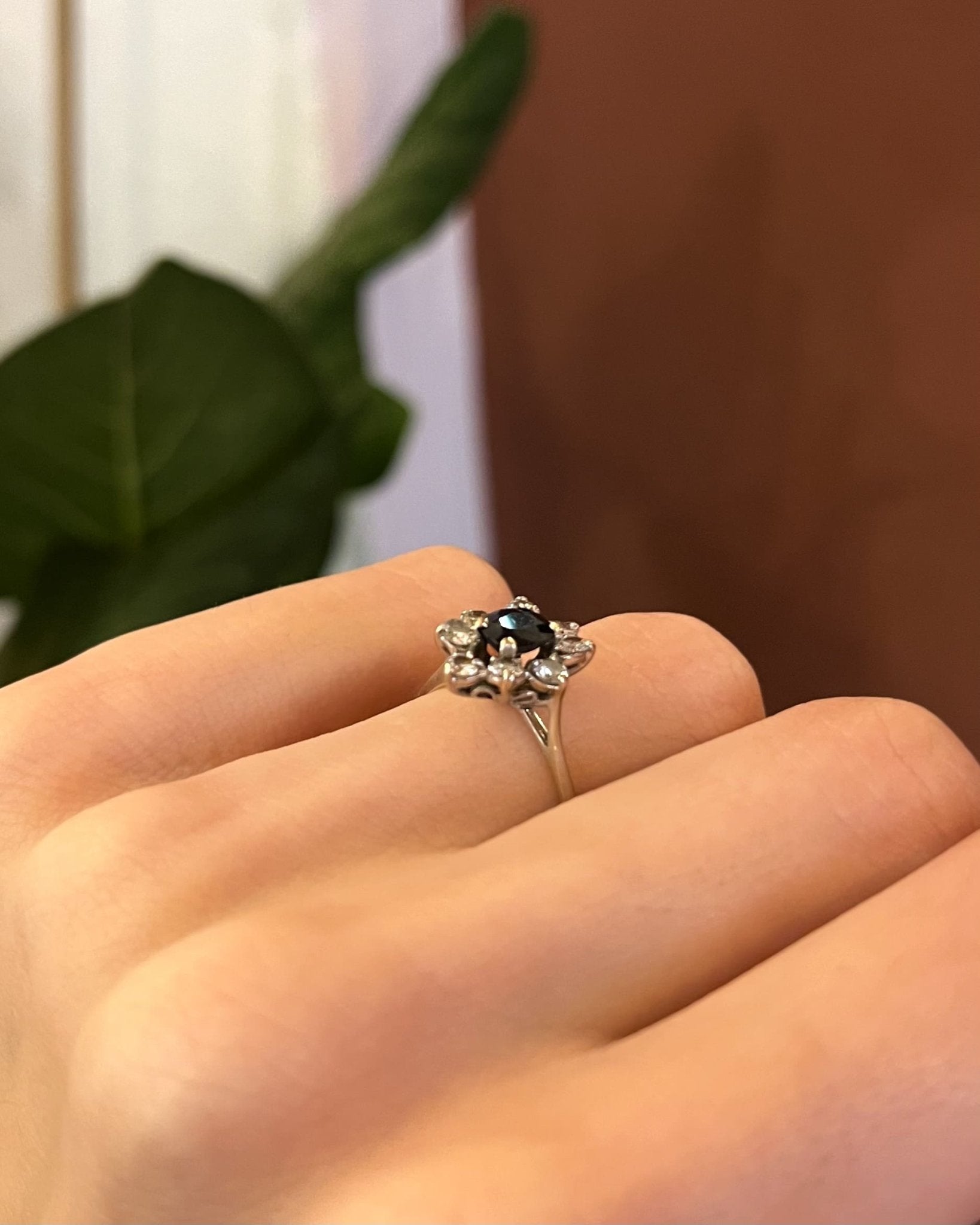 Bague Marguerite Saphir &amp; 8 Diamants "Amery" - Elliade Paris