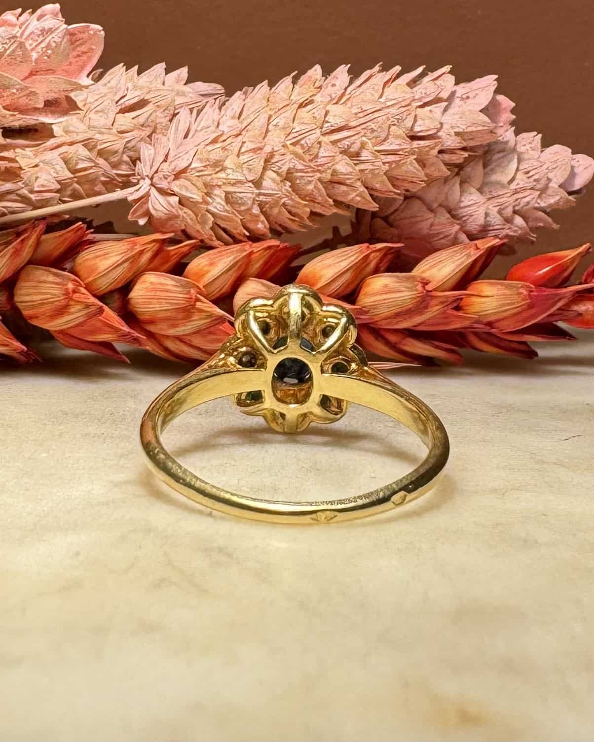 Bague Marguerite Saphir &amp; 8 Diamants "Laora" - Elliade Paris