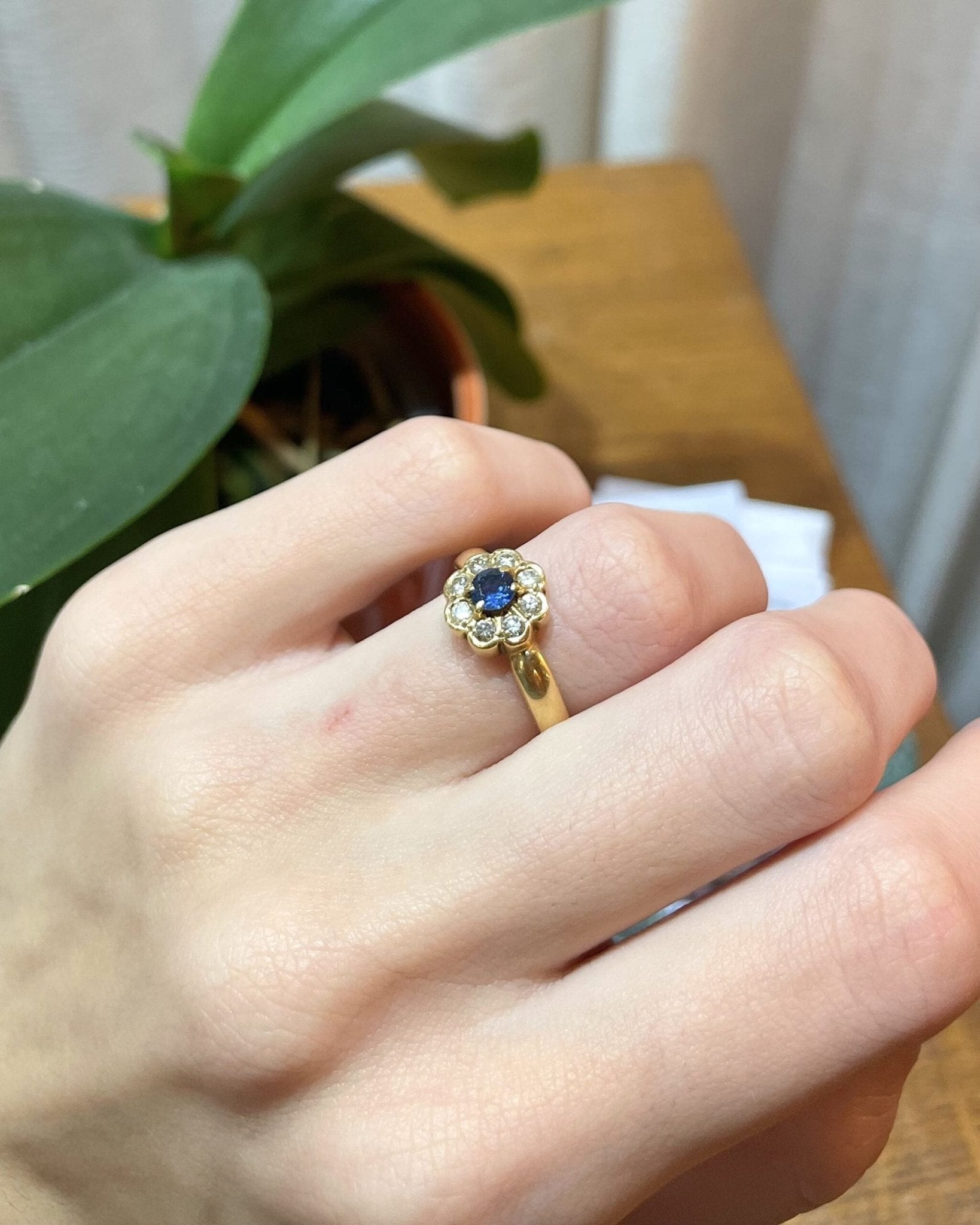 Bague Marguerite Saphir &amp; 8 Diamants "Odette" - Elliade Paris