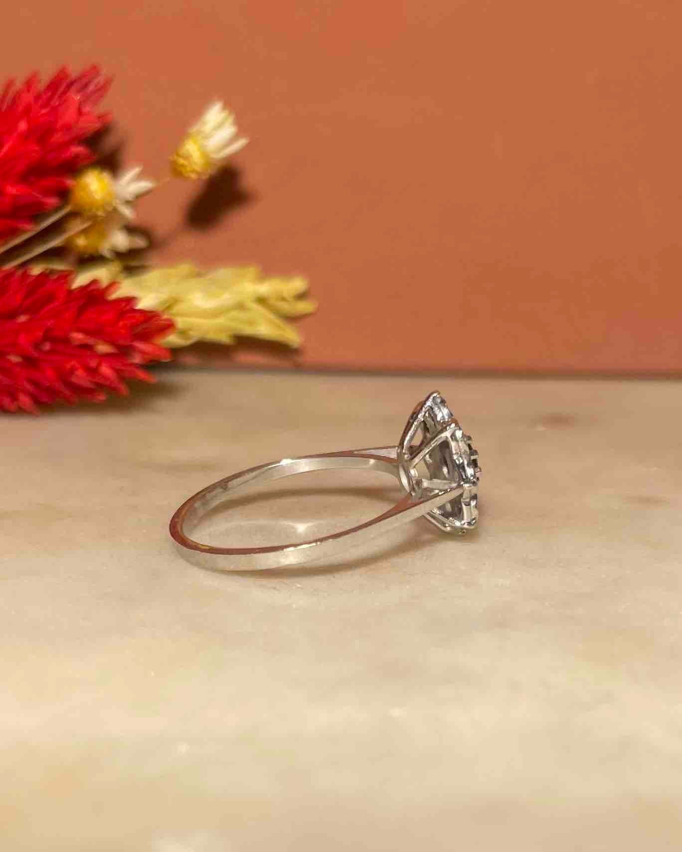 Bague Marguerite Saphir &amp; 8 Diamants "Rohana" - Elliade Paris