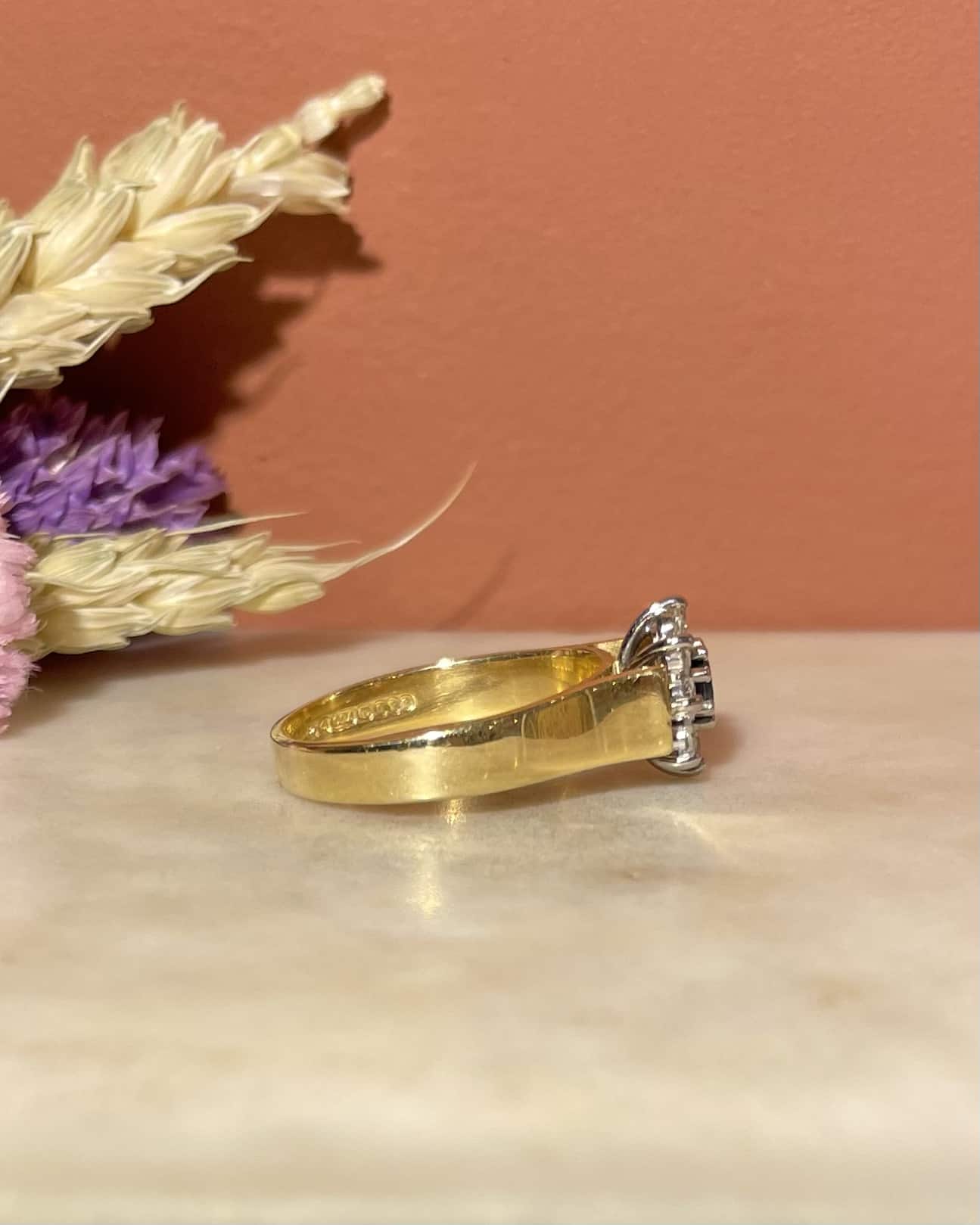 Bague Marguerite Saphir &amp; 8 Diamants "Sydney" - Elliade Paris