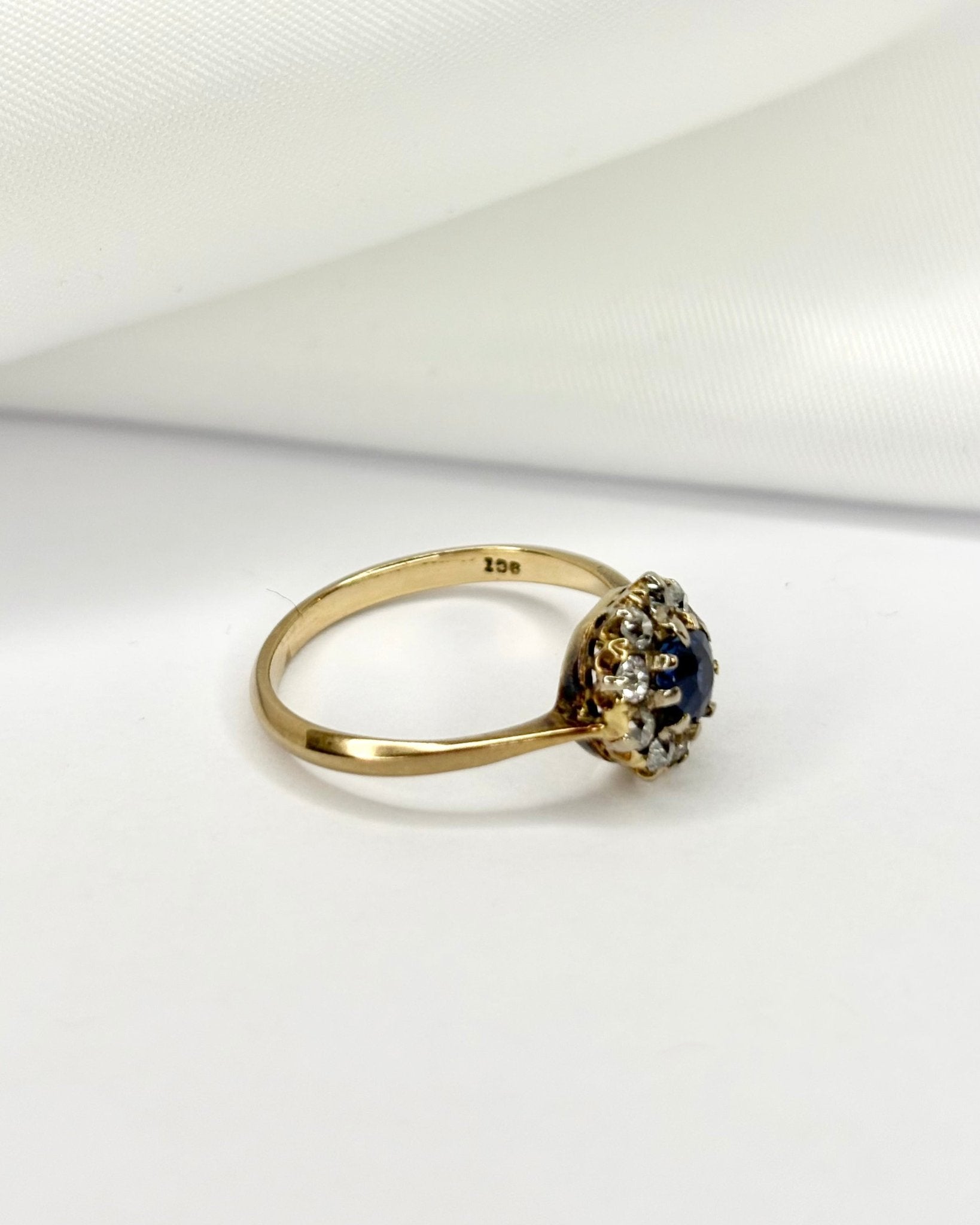 Bague Marguerite Saphir &amp; 9 Diamants "Mélissa" - Elliade Paris