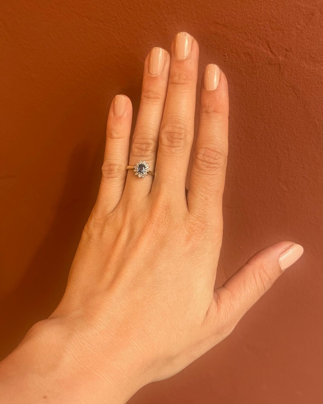 Bague Marguerite Saphir bleu azur &amp; Diamants &quot;Loly&quot; - Elliade Paris
