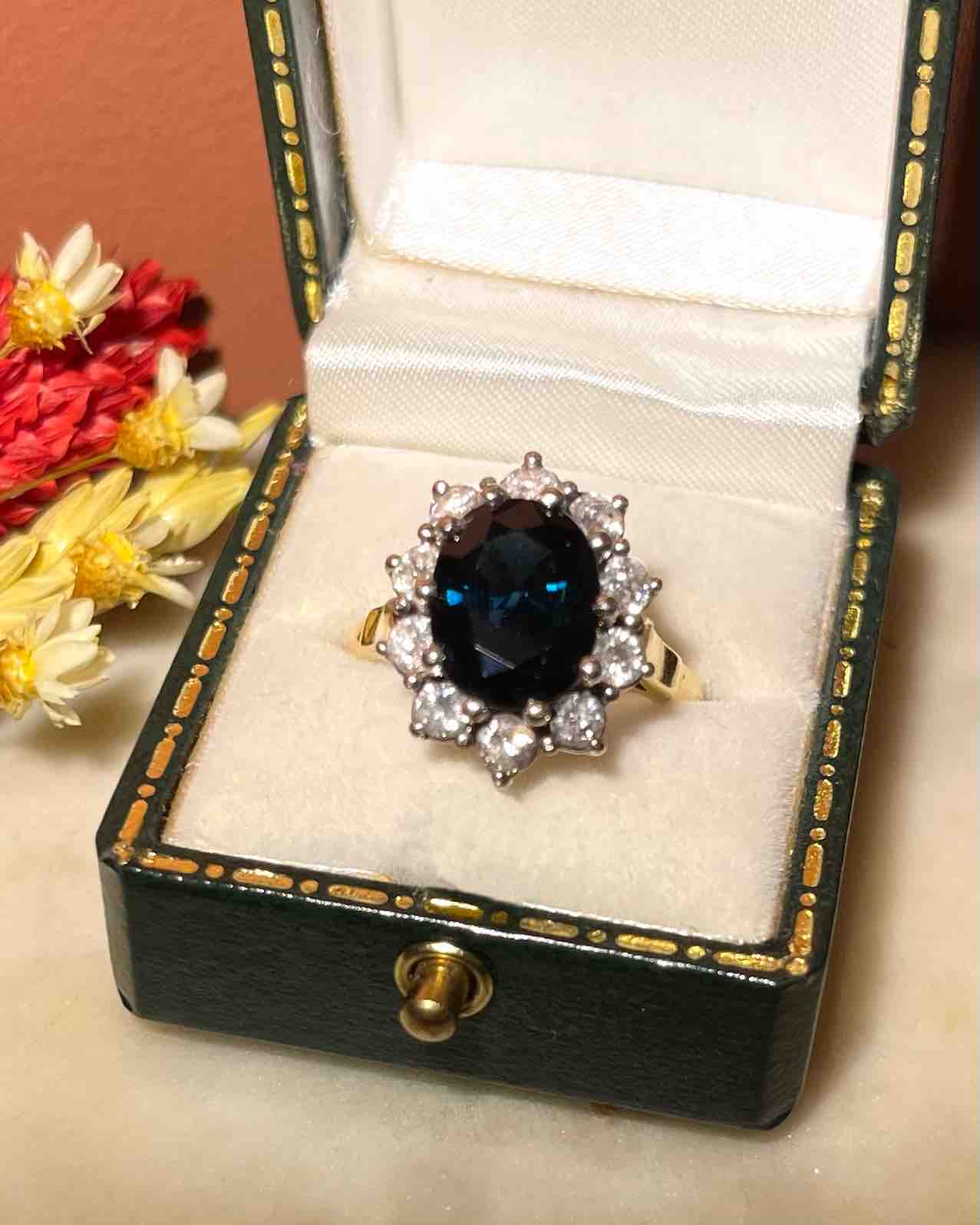 Bague Marguerite Saphir 4.50 carats &amp; Diamants "Georgia" - Elliade Paris