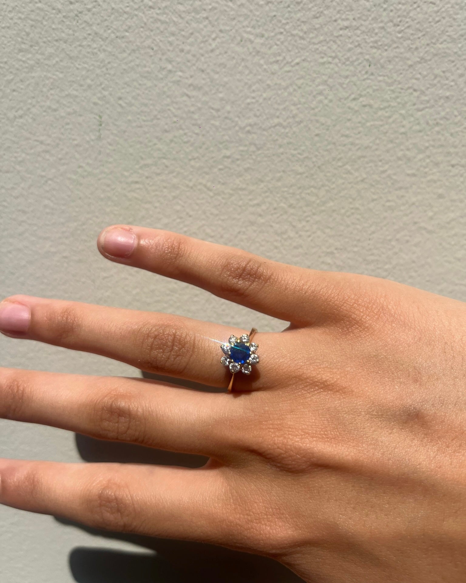 Bague Marguerite Saphir Bleu roi &amp; Diamants "Dorice" - Elliade Paris