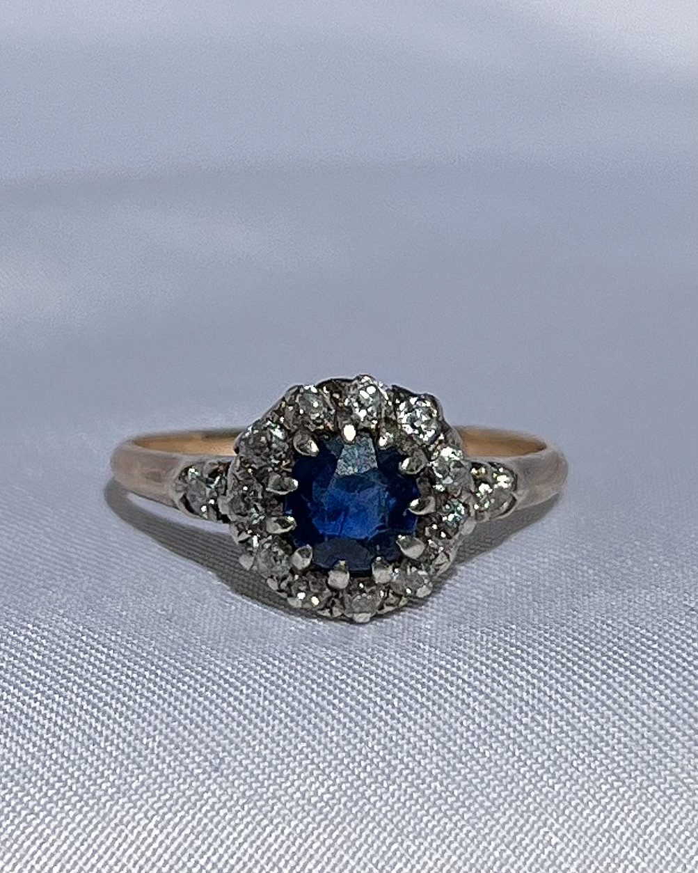 Bague Marguerite Saphir bleu royal et diamants "Mélia" - Elliade Paris