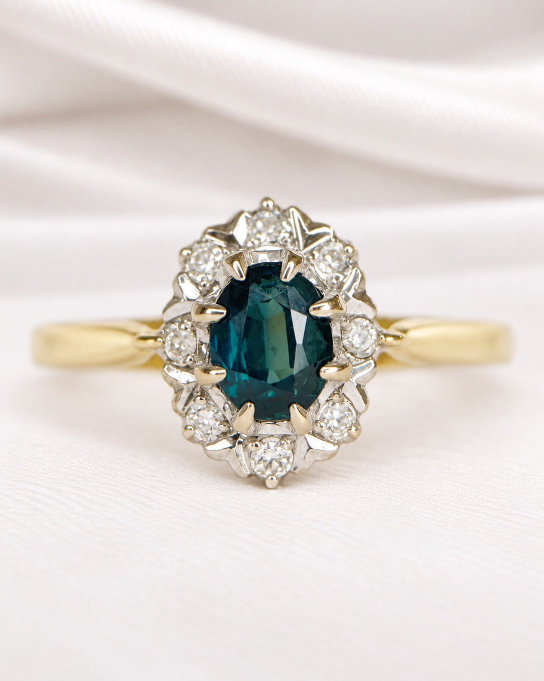 Bague Marguerite Saphir Bleu Teal &amp; Diamants "Paola" - Elliade Paris