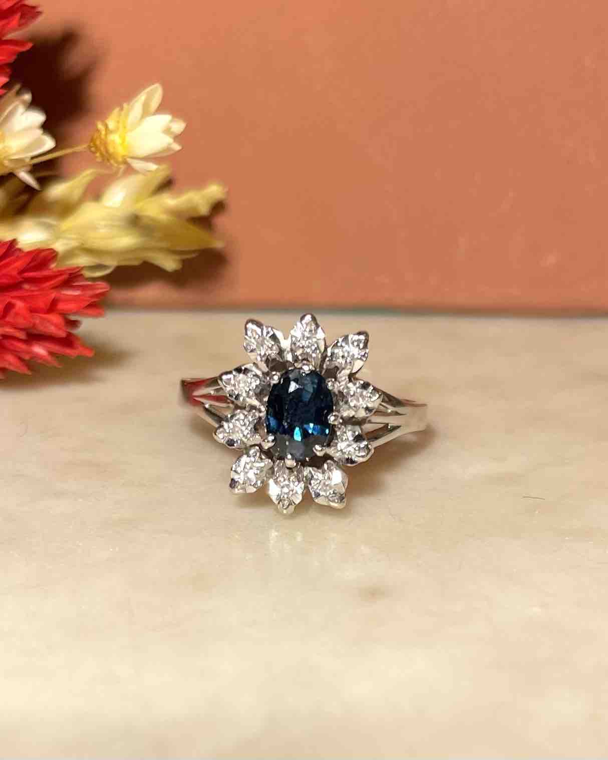 Anillo "Lesly" con margaritas de zafiro y diamantes de 0,70 quilates