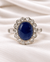 Bague Marguerite Saphir Cabochon 5.25 carats & Diamants 0.42 carat "Patricia" - Elliade Paris