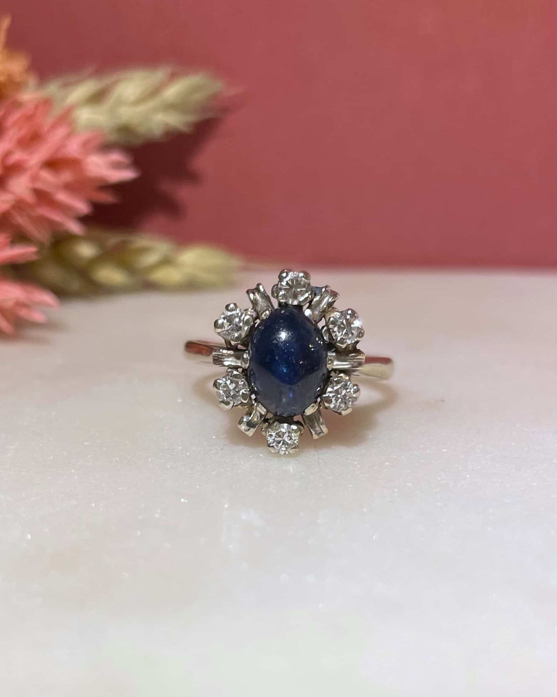 Bague Marguerite Saphir 0.80 Carat &amp; 6 Diamants &quot;Nima&quot;
