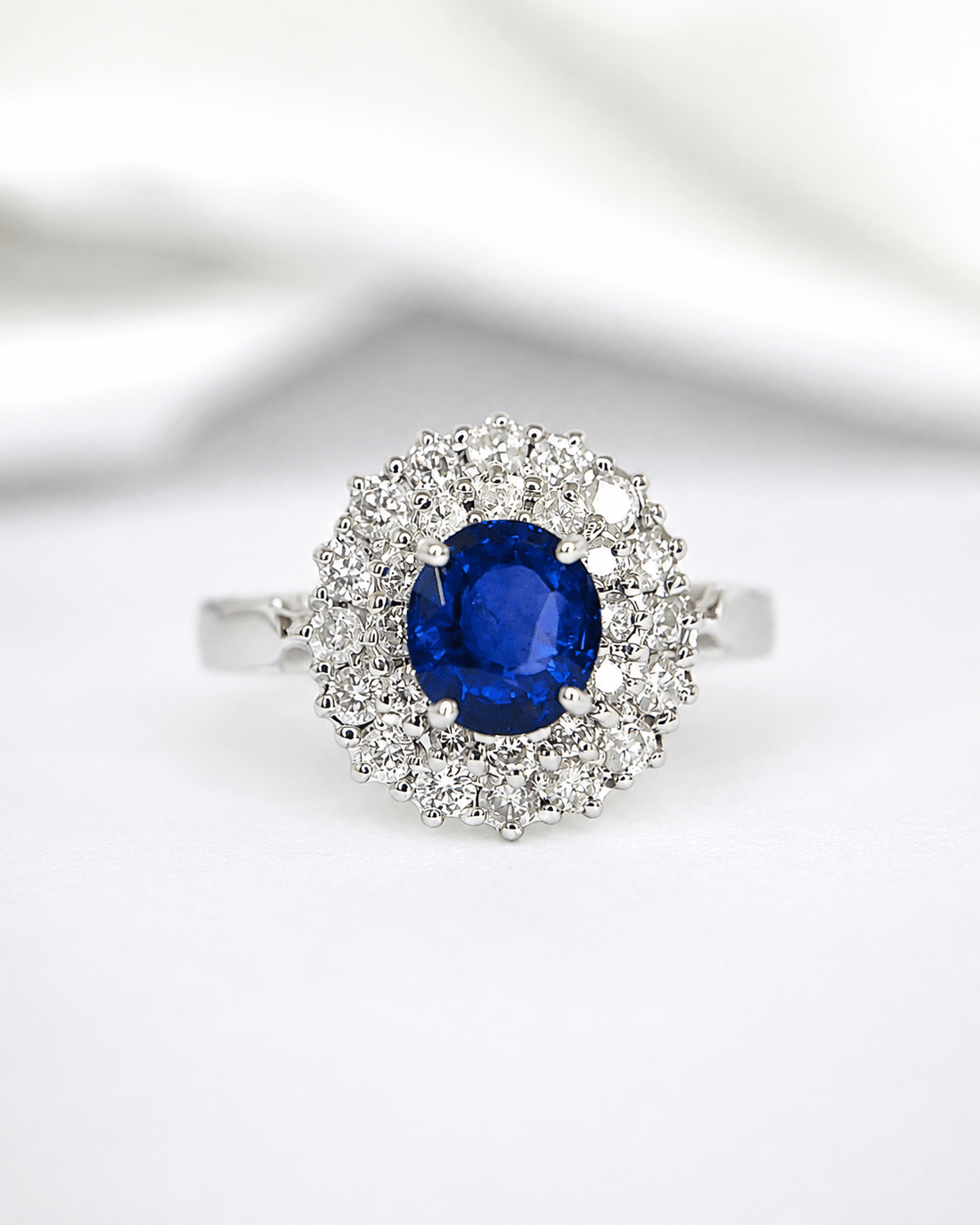 Bague Marguerite Saphir Ceylan 2.13 carats &amp; Diamants 0.86 carat "Joaquin" - Elliade Paris