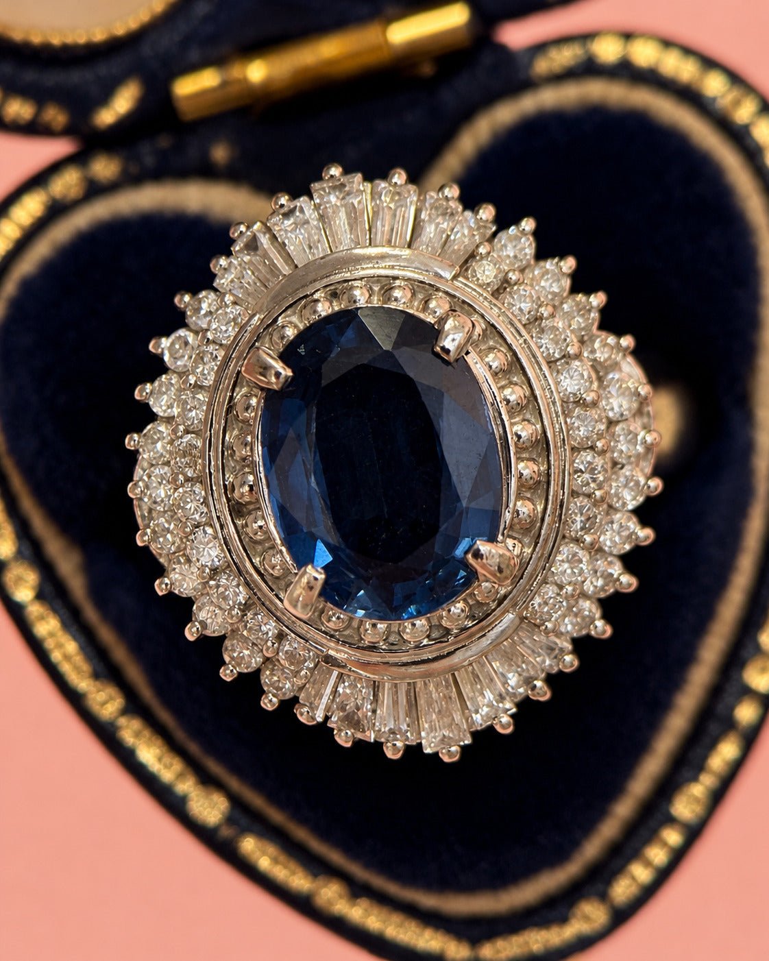 Bague Marguerite Saphir Ceylan 2.44 carats &amp; Diamants 0.63 carat 9.12g "Irèna" - Elliade Paris