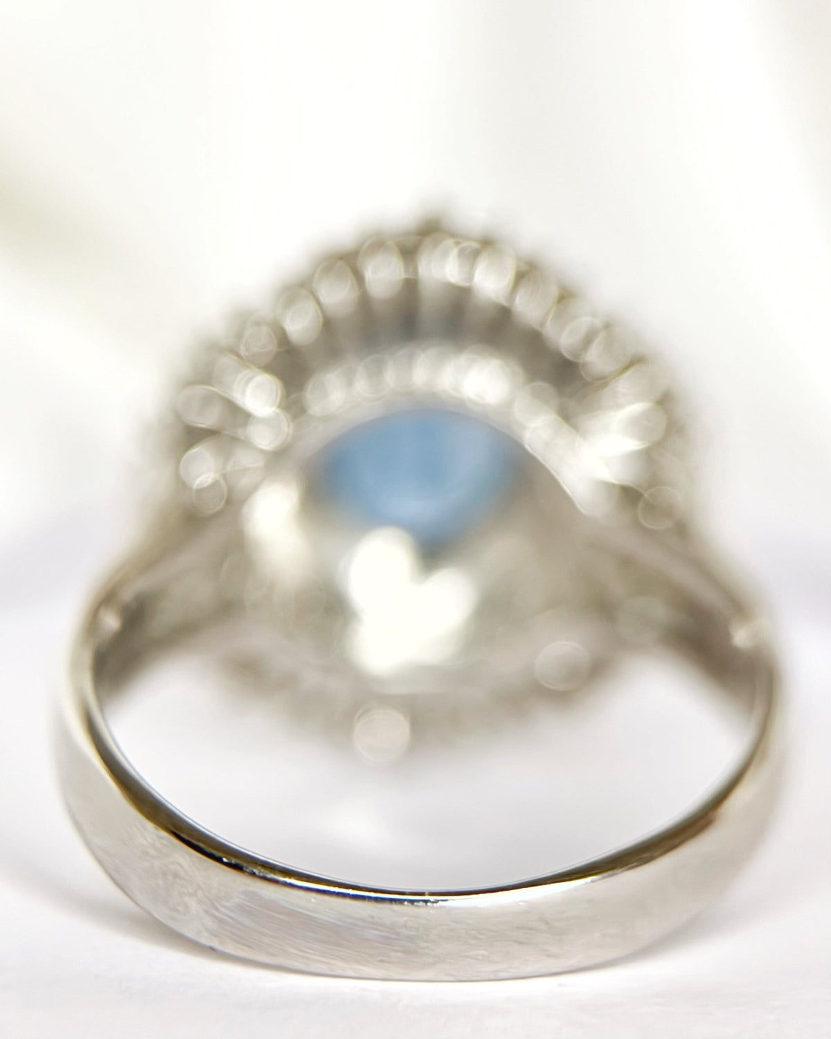 Bague Marguerite Saphir Ceylan 2.44 carats &amp; Diamants 0.63 carat 9.12g "Irèna" - Elliade Paris