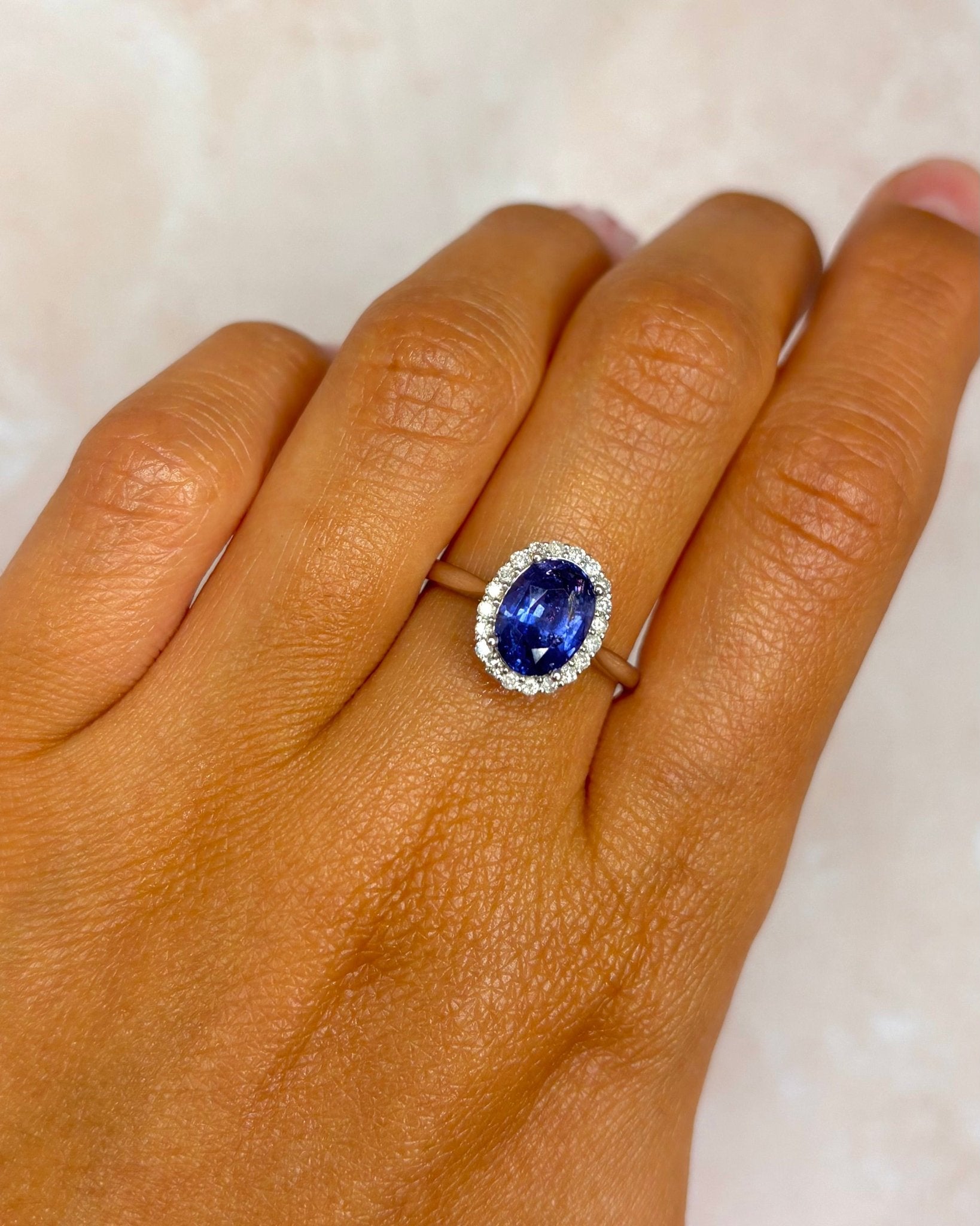 Bague Marguerite Saphir Ceylan 2.51 carats &amp; Diamants 0.20 carat "Lana" - Elliade Paris