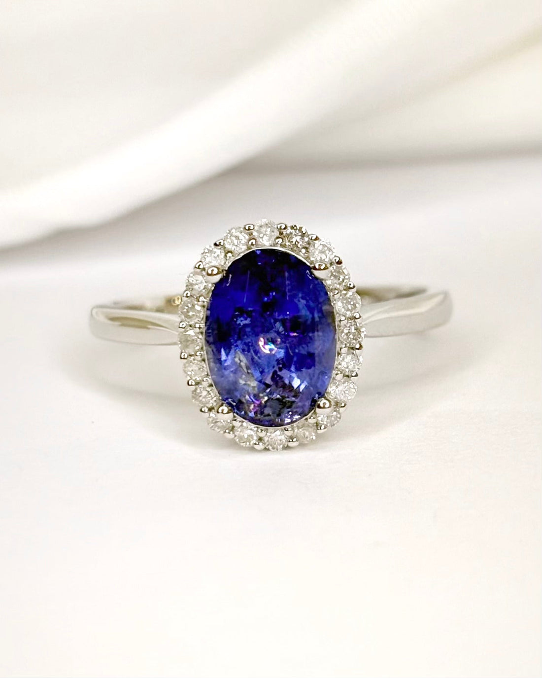 Bague Marguerite Saphir Ceylan 2.51 carats &amp; Diamants 0.20 carat "Lana" - Elliade Paris