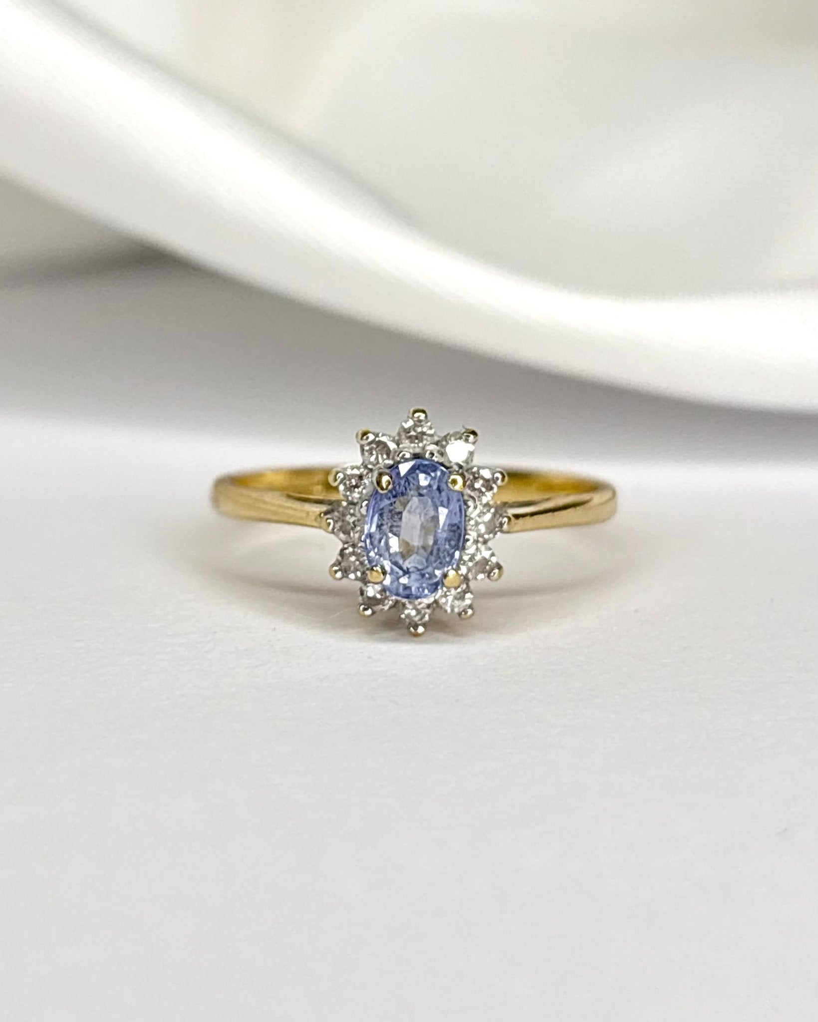 Bague Marguerite Saphir Cornflower 0.64 carat &amp; Diamants "Melina" - Elliade Paris