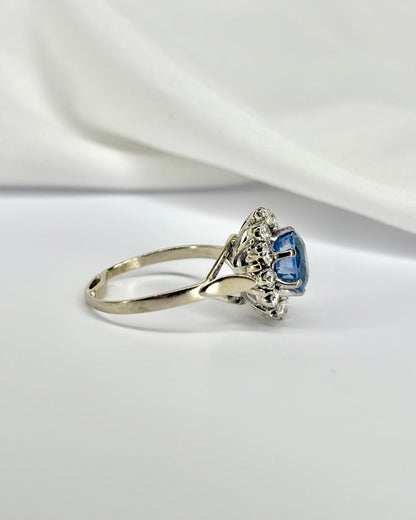 Bague Marguerite Saphir cornflower 2.35 carats &amp; Diamants 0.48 carat &quot;Sienna&quot; - Elliade Paris