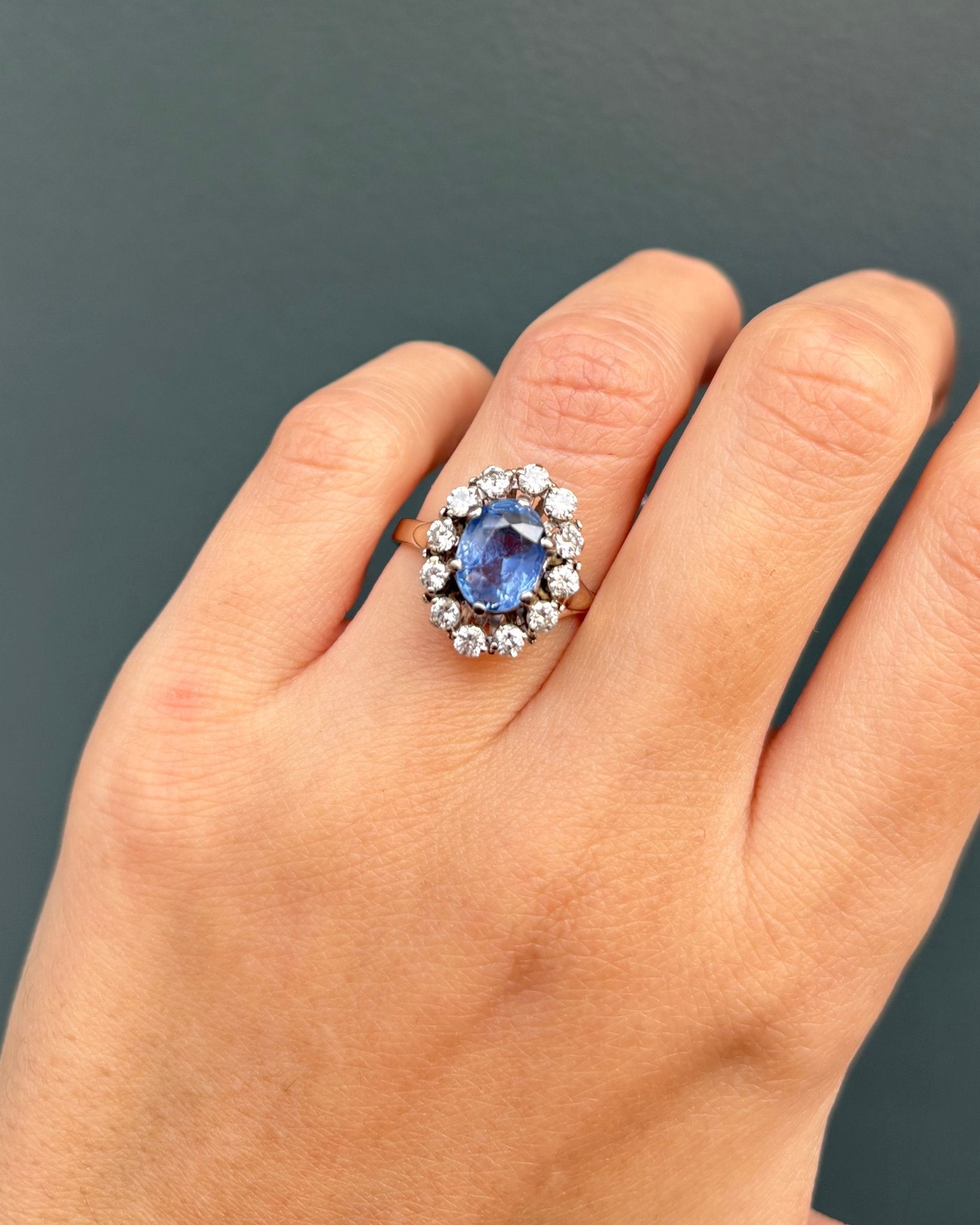Bague Marguerite Saphir cornflower 2.35 carats &amp; Diamants 0.48 carat &quot;Sienna&quot; - Elliade Paris