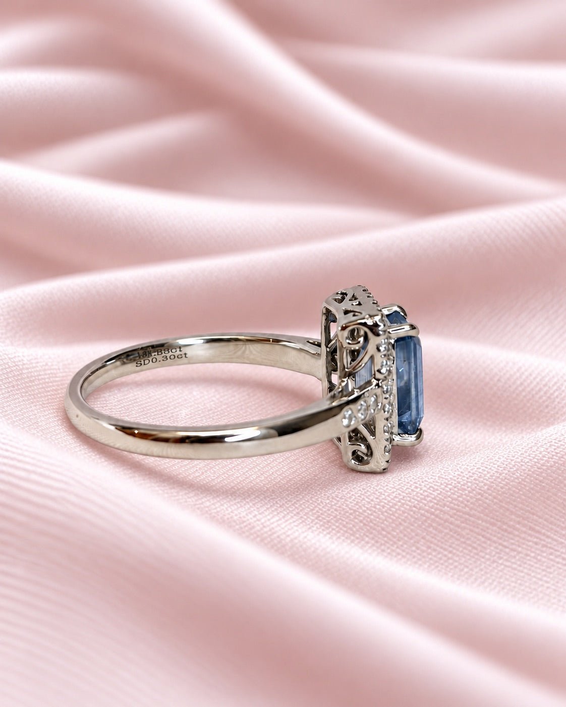 Bague Marguerite Saphir Cornflower de Ceylan 1.88 carat &amp; Diamants 0.30 carat "Irene" - Elliade Paris