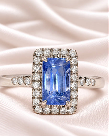 Bague Marguerite Saphir Cornflower de Ceylan 1.88 carat &amp; Diamants 0.30 carat "Irene" - Elliade Paris