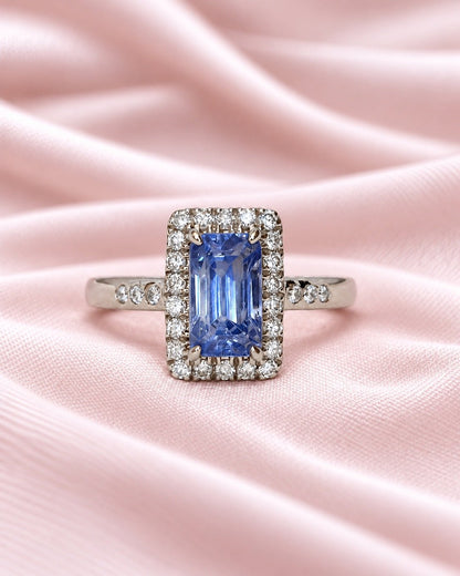 Bague Marguerite Saphir Cornflower de Ceylan 1.88 carat &amp; Diamants 0.30 carat "Irene" - Elliade Paris