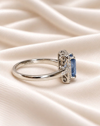 Bague Marguerite Saphir Cornflower de Ceylan 1.88 carat &amp; Diamants 0.30 carat "Irene" - Elliade Paris