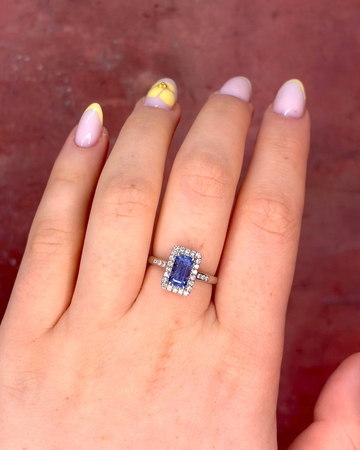 Bague Marguerite Saphir Cornflower de Ceylan 1.88 carat &amp; Diamants 0.30 carat "Irene" - Elliade Paris