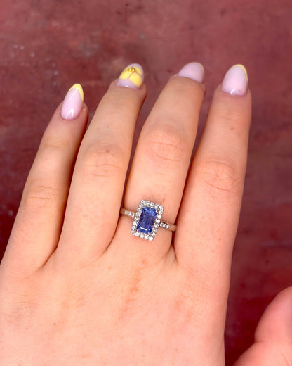Bague Marguerite Saphir Cornflower de Ceylan 1.88 carat &amp; Diamants 0.30 carat "Irene" - Elliade Paris