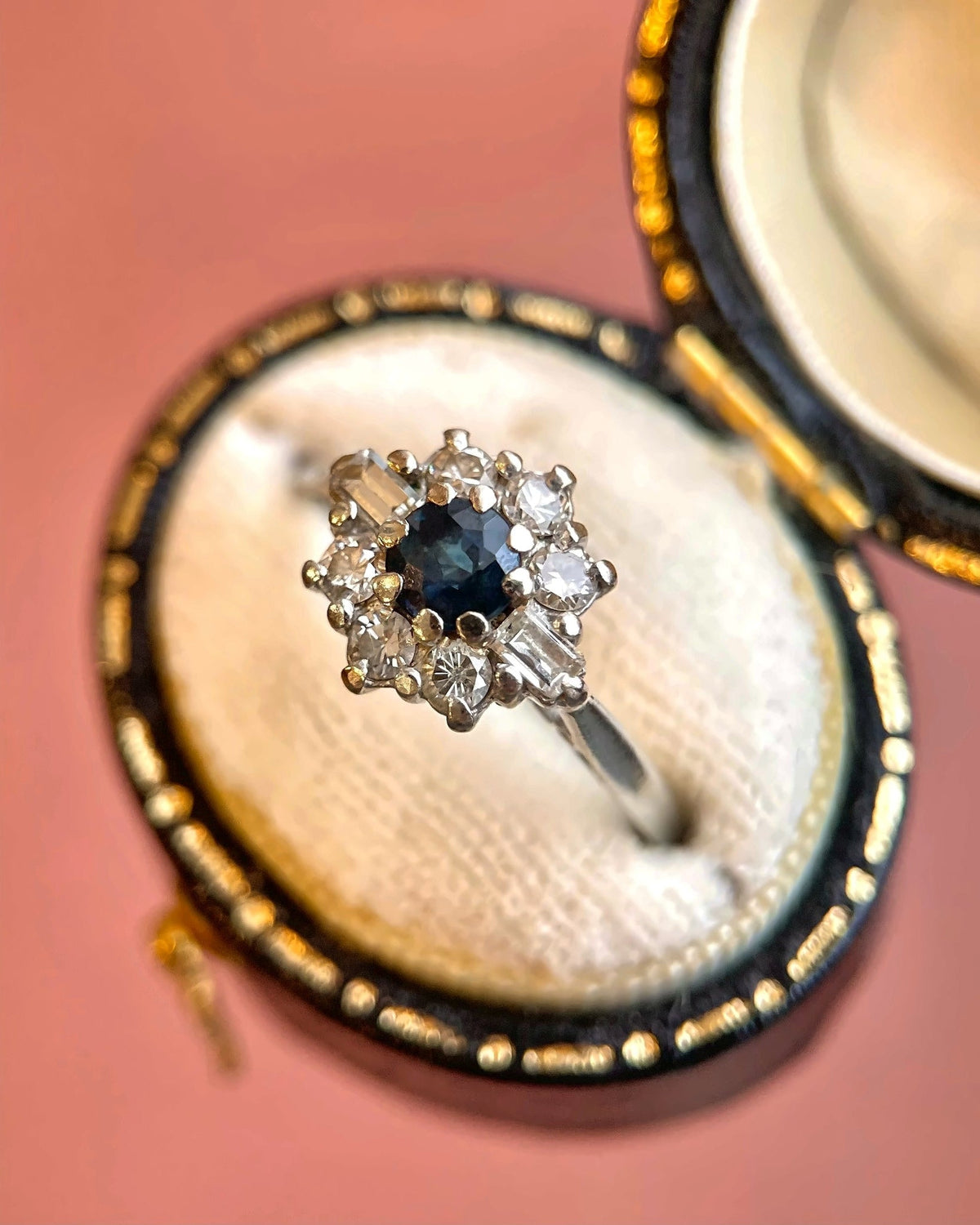 Bague Marguerite Saphir &amp; Diamants 0.26 carat "Mina" - Elliade Paris