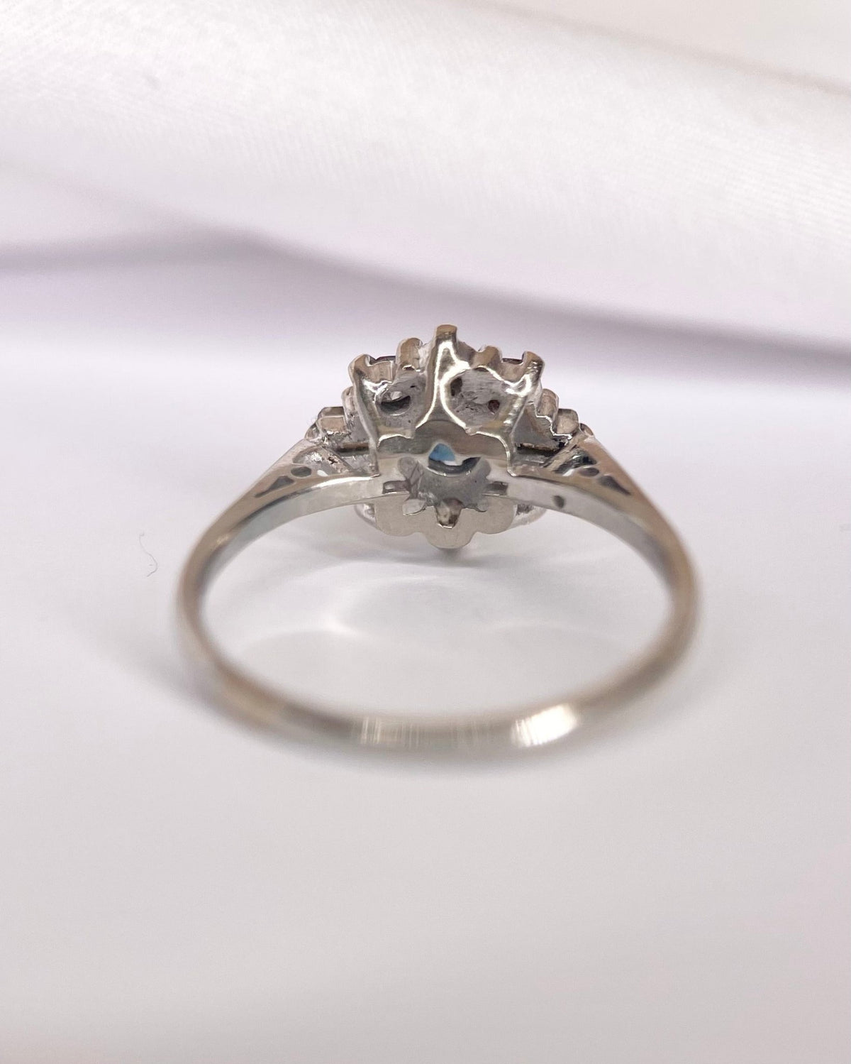 Bague Marguerite Saphir &amp; Diamants 0.26 carat "Mina" - Elliade Paris