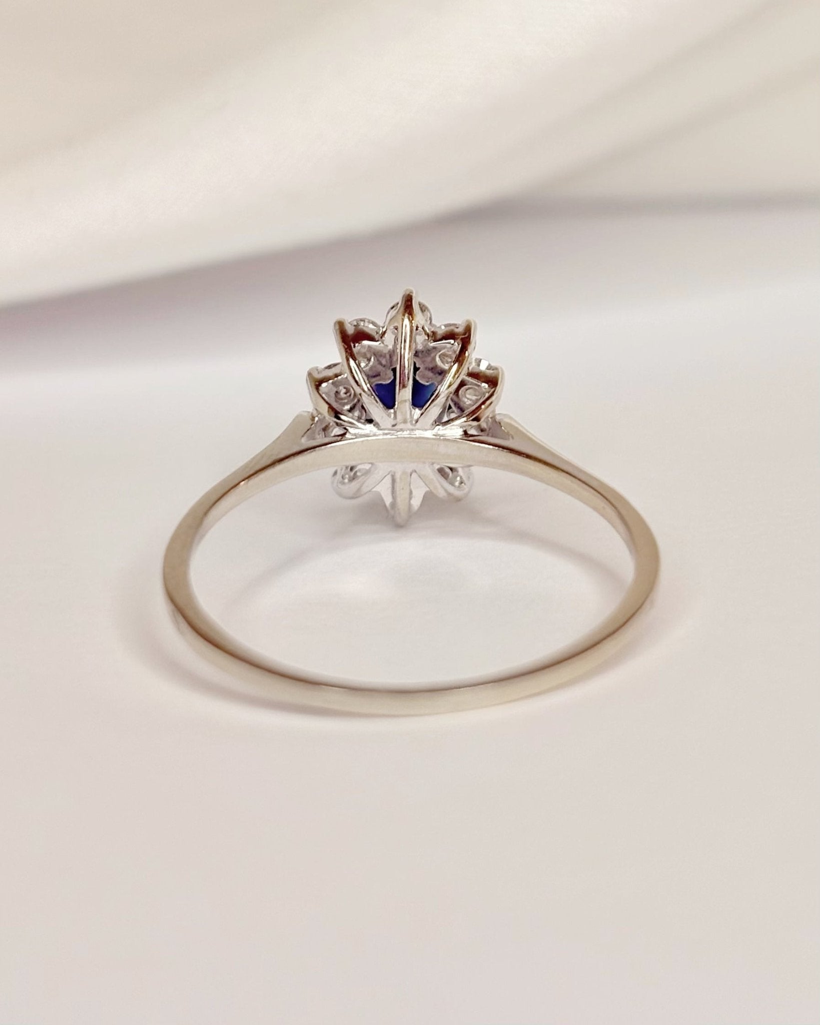 Bague Marguerite Saphir &amp; Diamants 0.40 carat "Charlize" - Elliade Paris