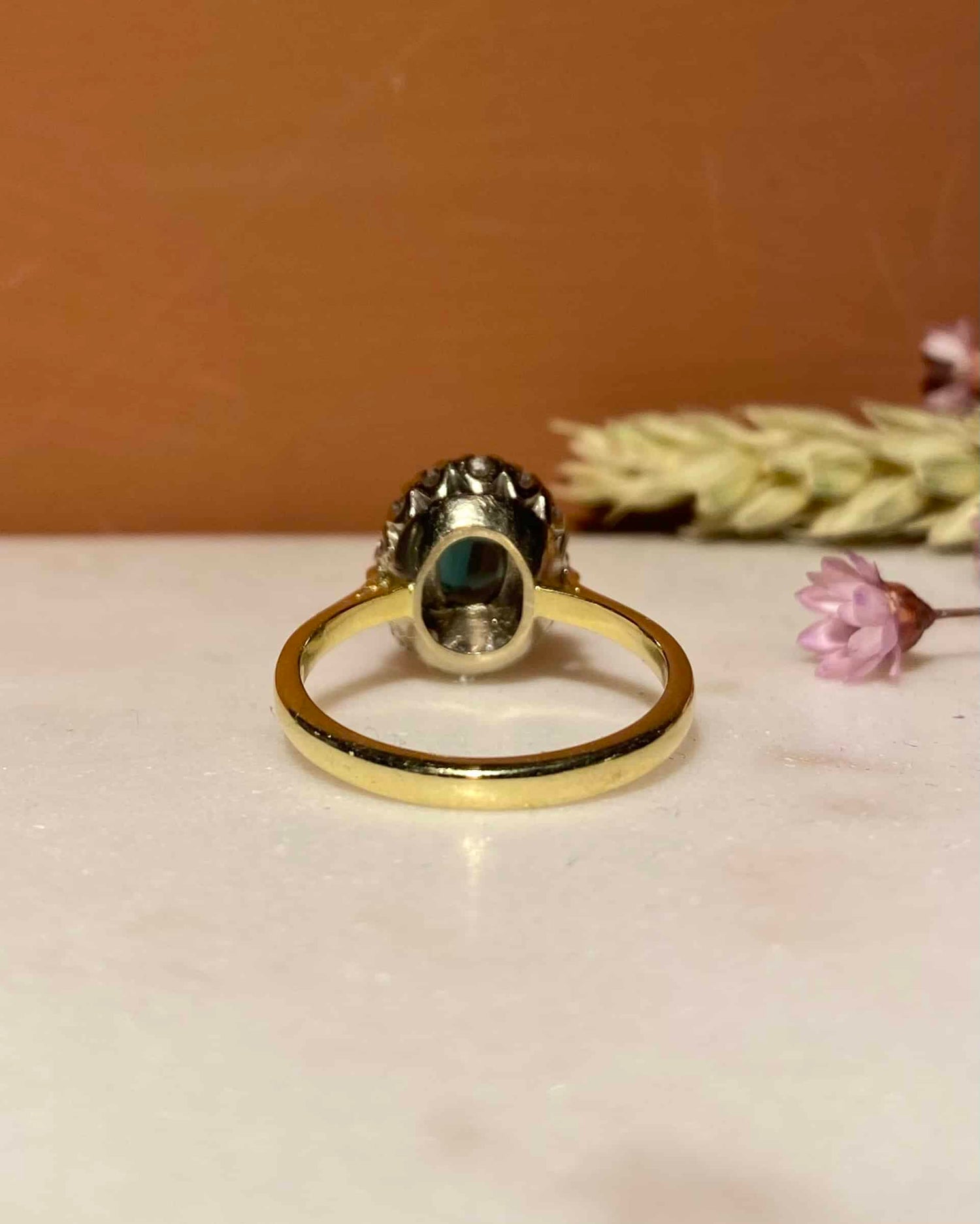 Bague Marguerite Saphir Vert 0.90 carat &amp; Diamants &quot;Ronnie&quot;