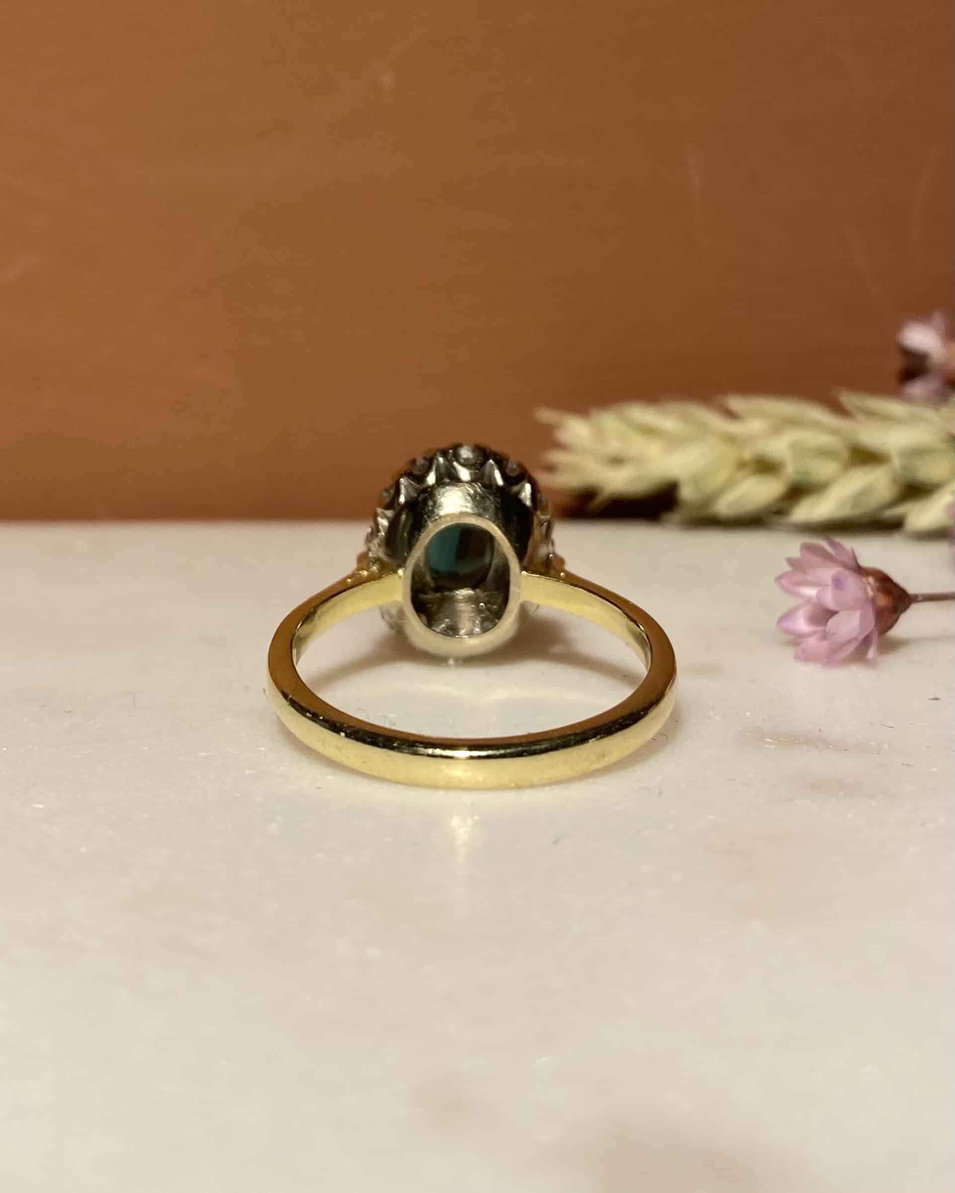 Bague Marguerite Saphir Vert 0.90 carat &amp; Diamants "Ronnie" - Elliade Paris