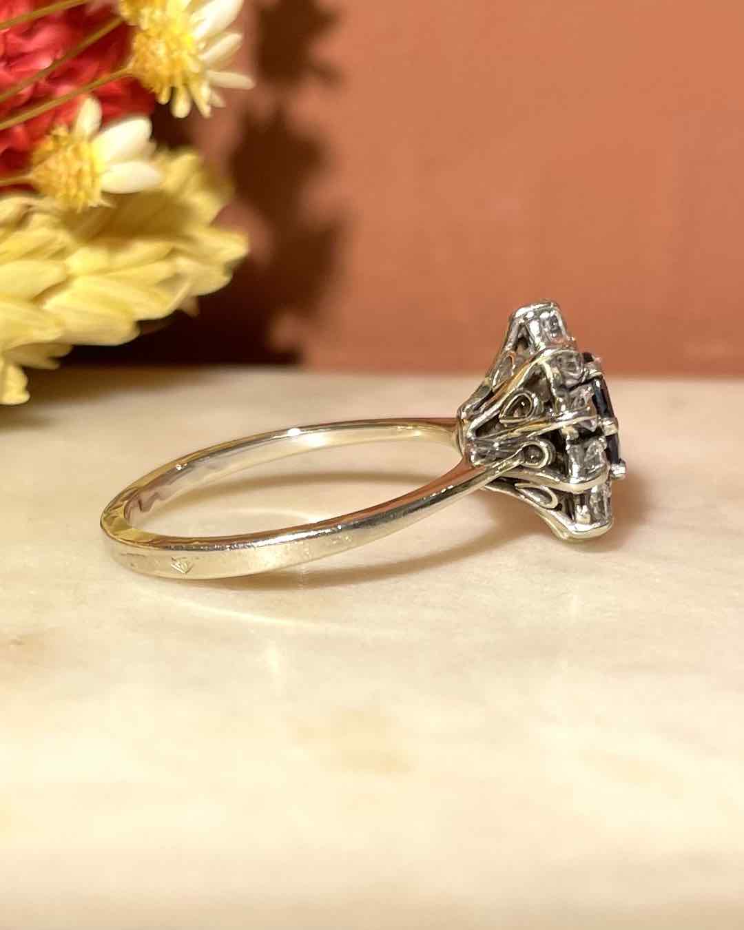 Bague Marguerite Saphir &amp; Diamants &quot;Adila&quot; - Elliade Paris