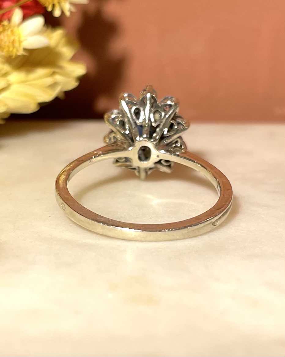Bague Marguerite Saphir &amp; Diamants "Adila" - Elliade Paris