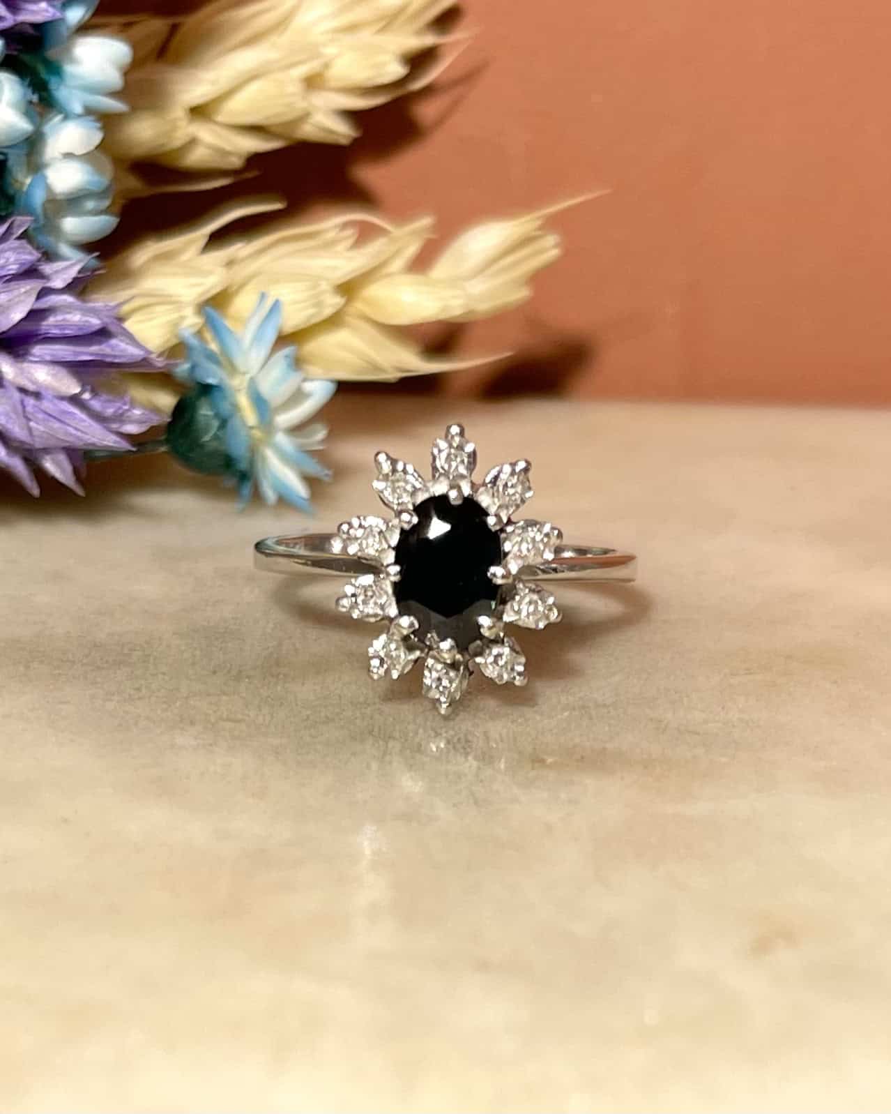 Bague Marguerite Saphir &amp; Diamants "Agathe" - Elliade Paris