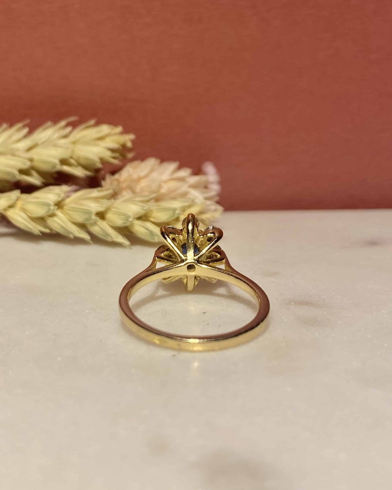 Bague Marguerite Saphir &amp; Diamants &quot;Aina&quot; - Elliade Paris