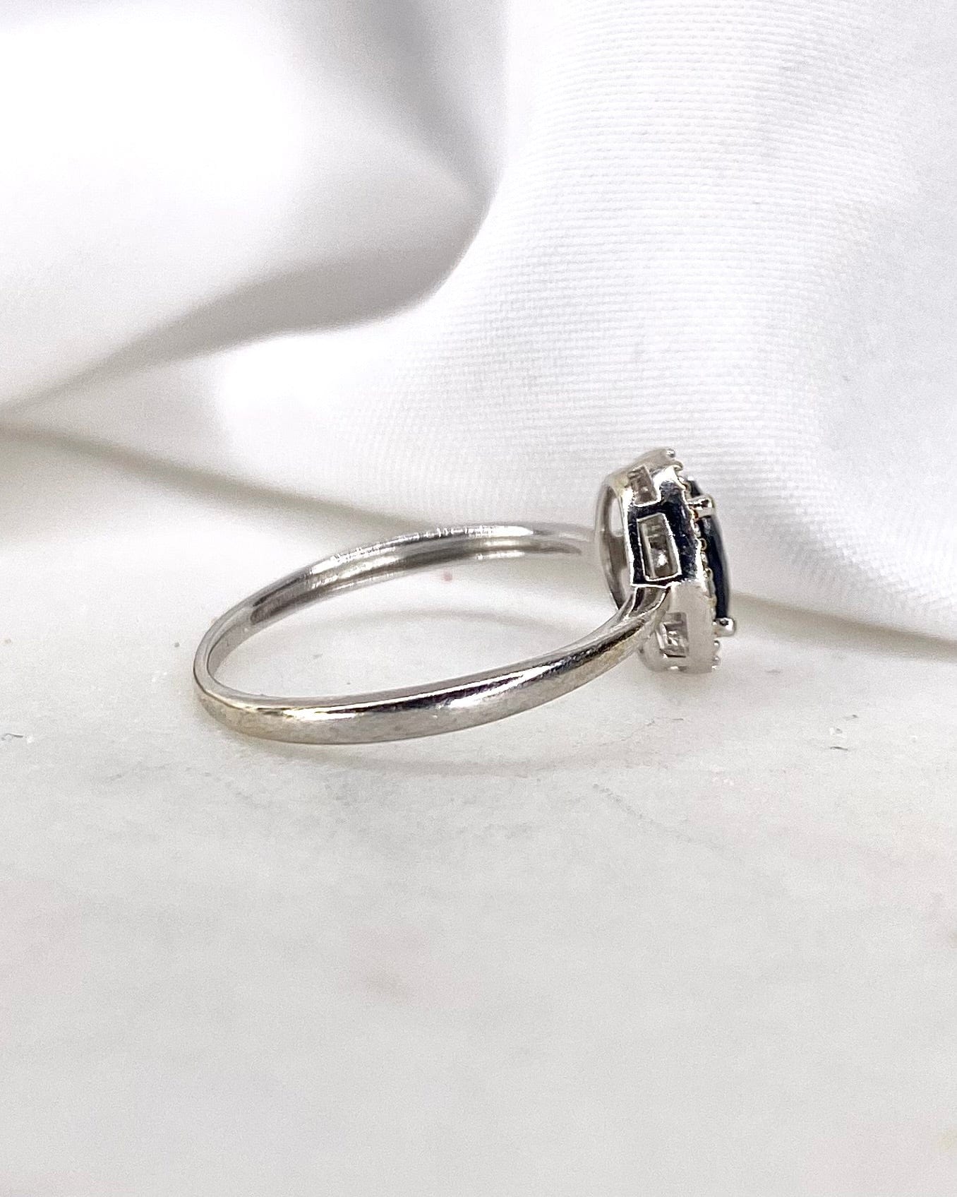 Bague Marguerite Saphir &amp; Diamants "Alina" - Elliade Paris