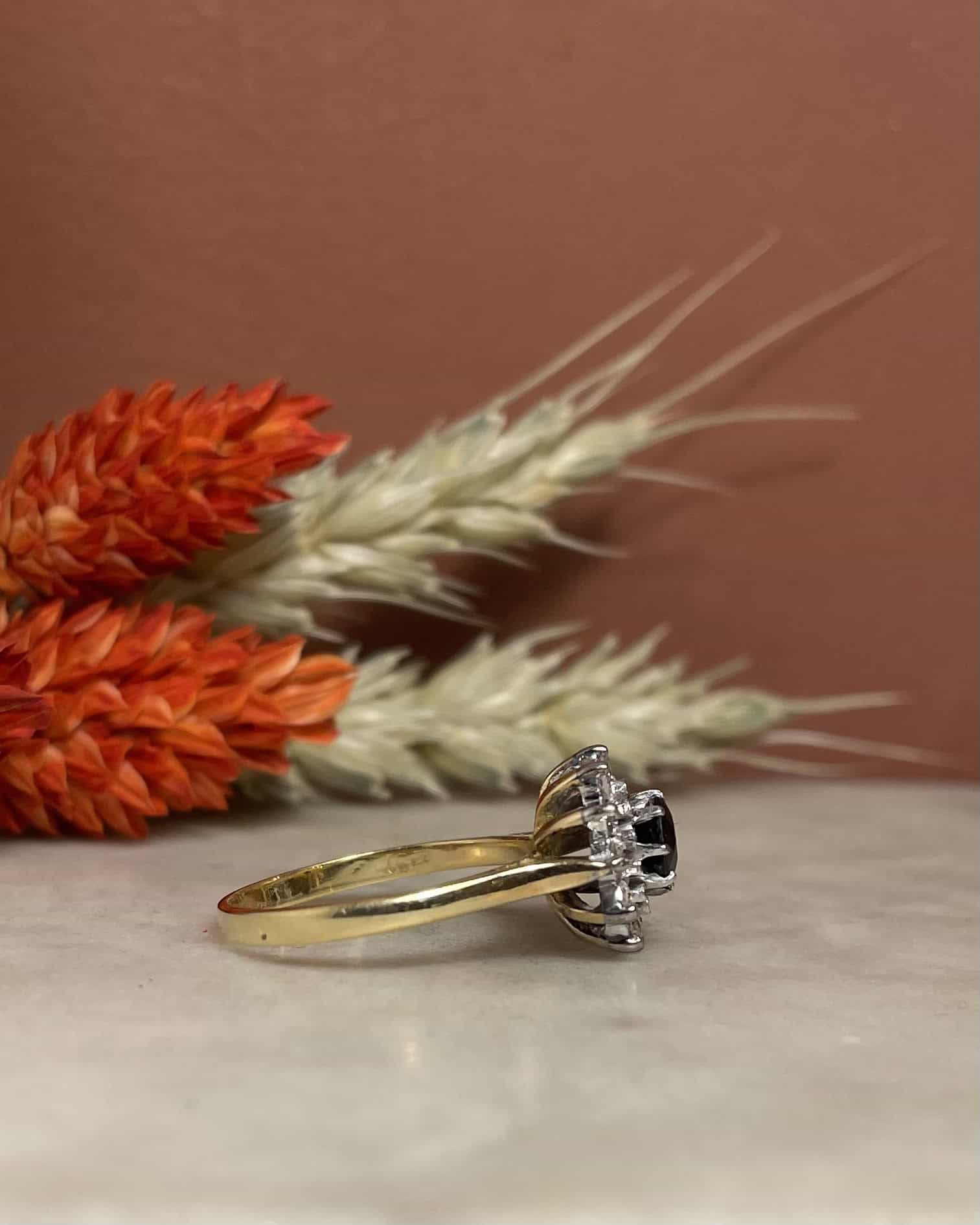 Bague Marguerite Saphir &amp; Diamants "Aliyah" - Elliade Paris